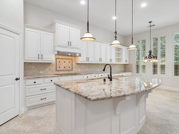 3rd image of 3205 Gerry Dr