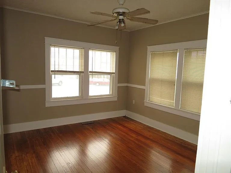 1048 Elm St — Photo 3