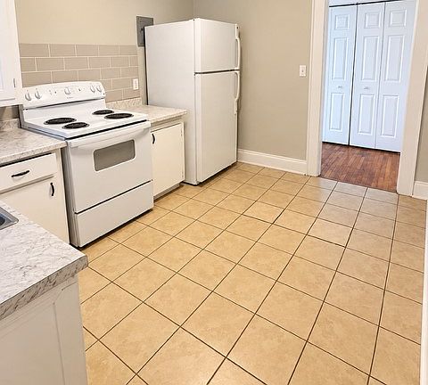 5th image of 615 E Maple Ave