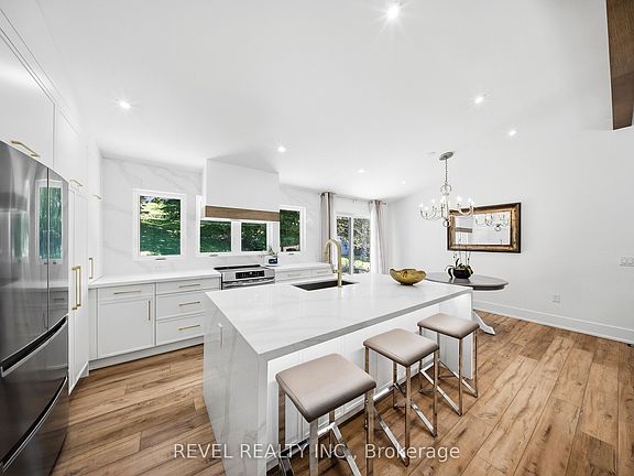 4th image of 222 Albert St
