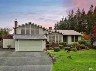 4527 Hilltop Dr, Clinton, WA 98236