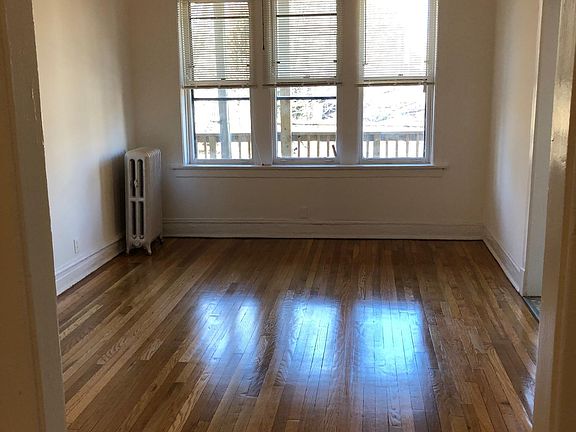 5th image of 1918 W Montrose Ave #2
