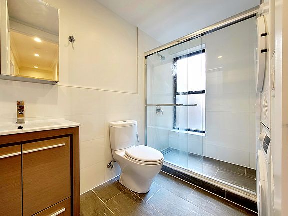 3rd image of 409 E 84th St APT 3