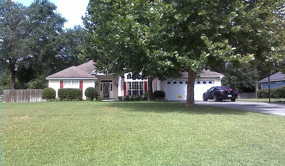 Treelined driveway for shade