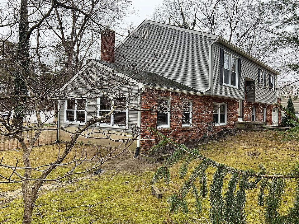 2nd image of 6 Woodgate Dr