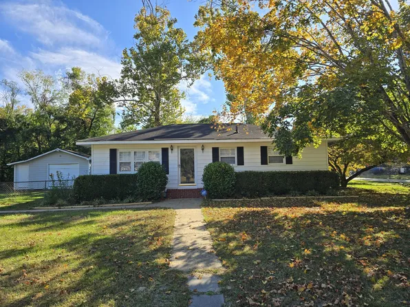 6505 Elkins Dr, Fayetteville, NC 28304