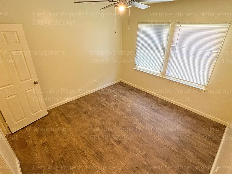 2321 N Inyo St — Photo 6