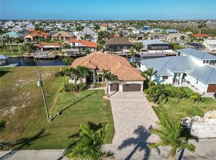 2433 Macadamia Ln, Saint James City, FL 33956