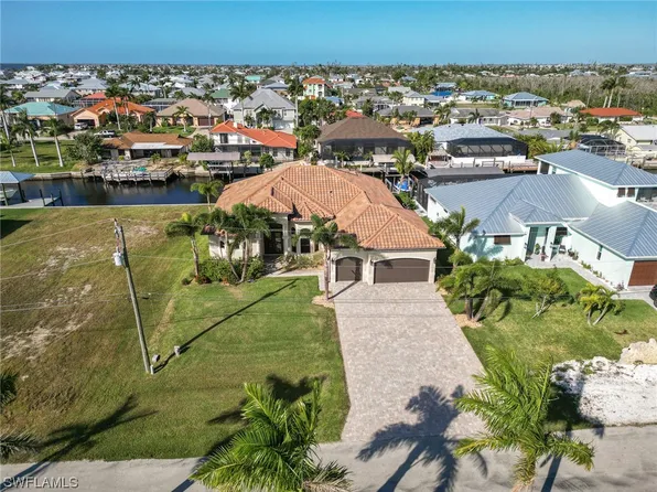 2433 Macadamia Ln, Saint James City, FL 33956