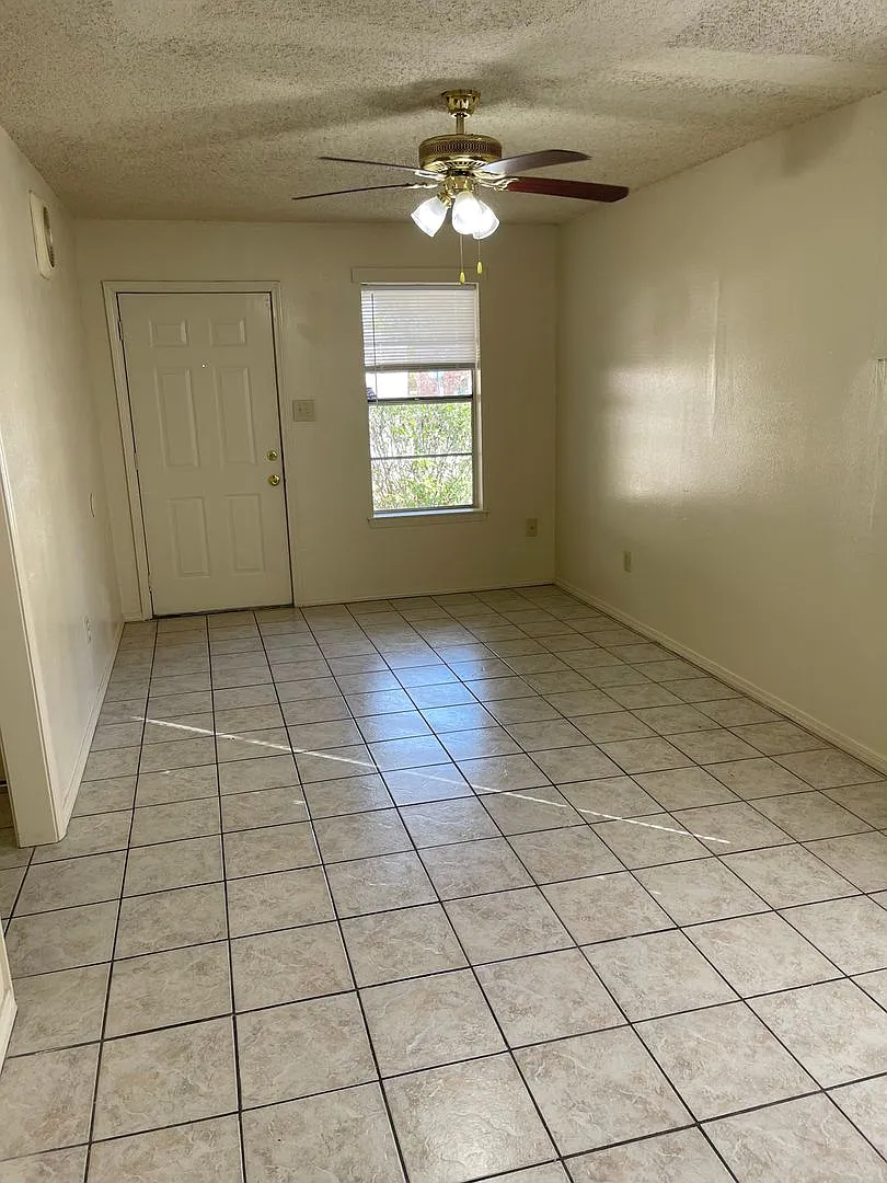 2336 Elm Park Drive, Baton Rouge, LA 70807; 2BR-1BA — Photo 2