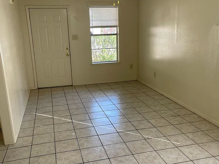 2336 Elm Park Dr — Photo 2
