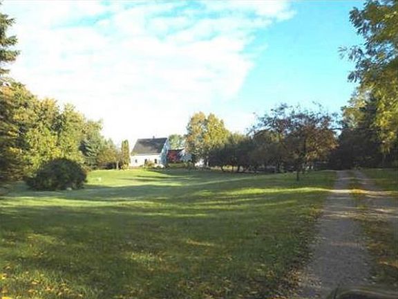 Exterior Neighborhood (street photo)