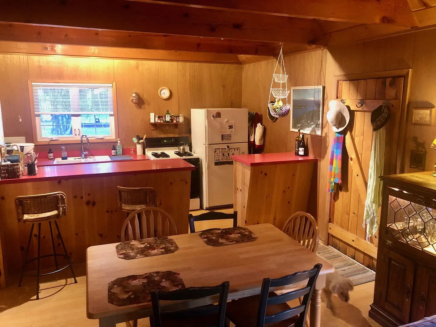 Furnished Ski Lease cabin — Photo 3
