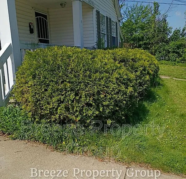 911 Hawthorne St — Photo 14