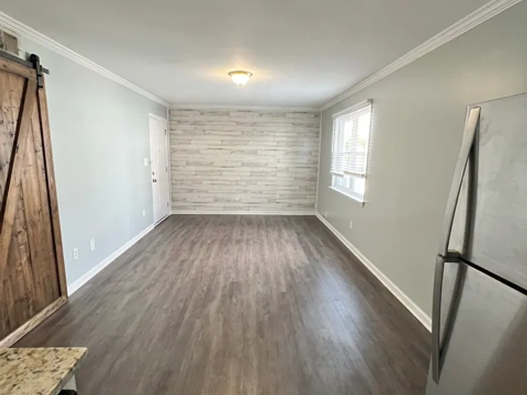 Avondale III Apartments — Photo 15