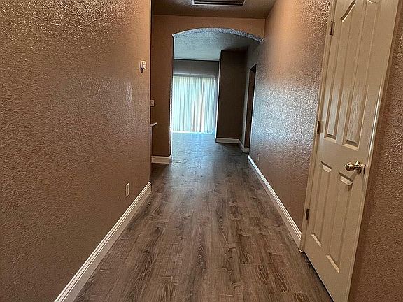 3rd image of 2061 Woodland Dr