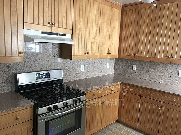 3rd image of 1132 E Elmwood Ave