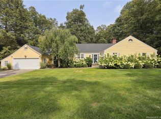 5 Taunton Ln, Newtown, CT 06470