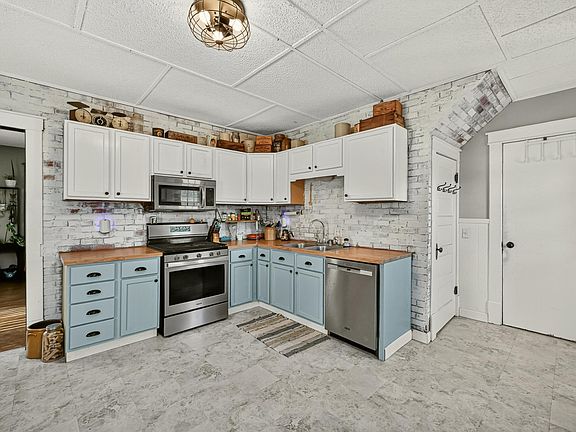 4th image of 460 1st Ave SW