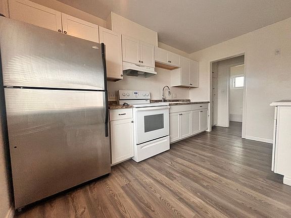 3rd image of 4449 Winona Ave #4451