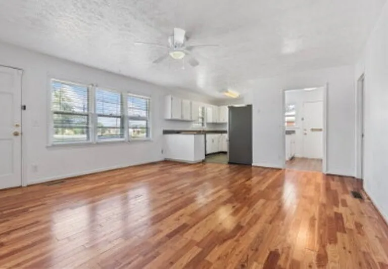 1708 N Poplar St — Photo 23