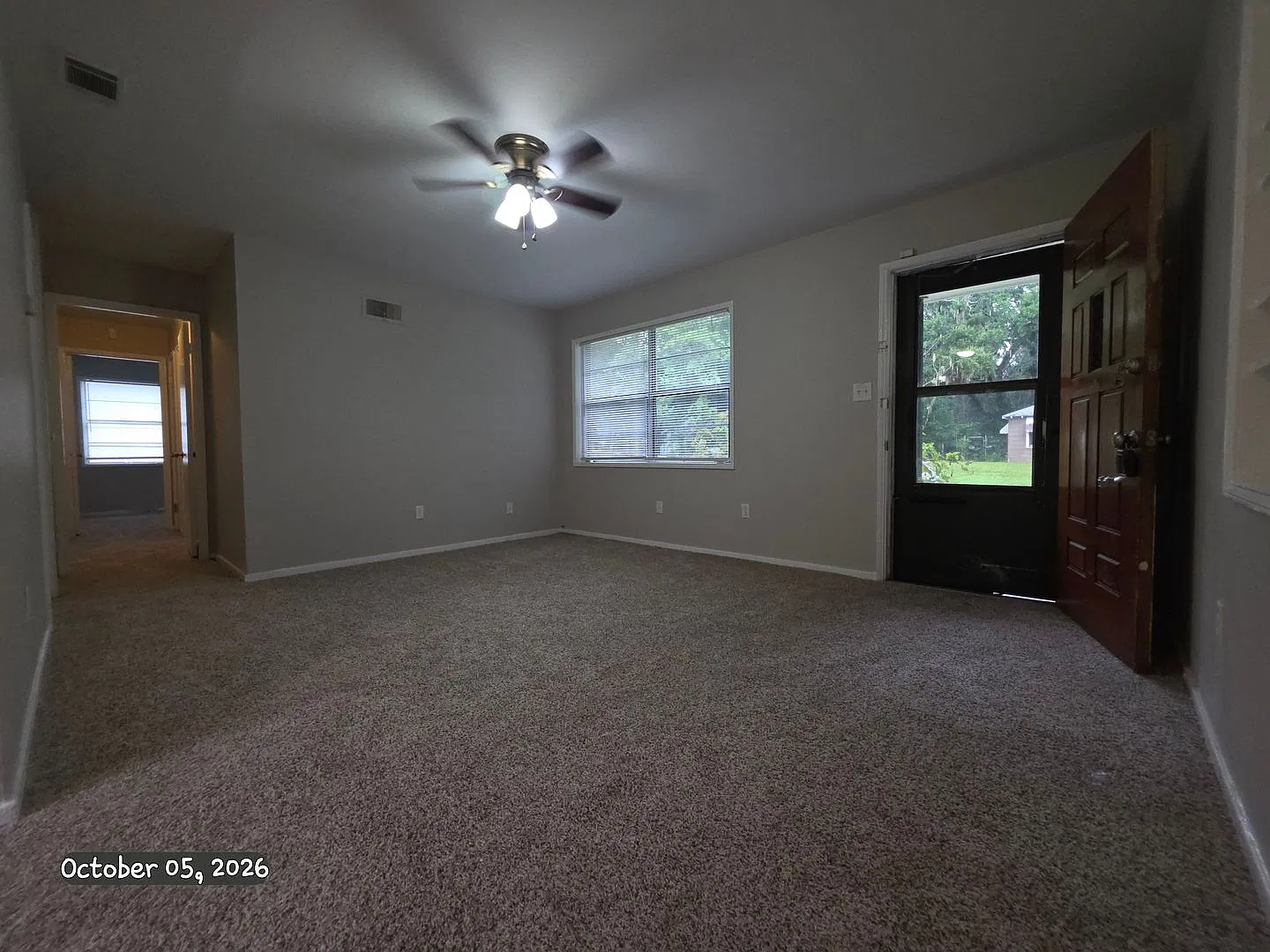 *Available Now* 3 Bedroom 1 bath home with Garage! — Photo 2