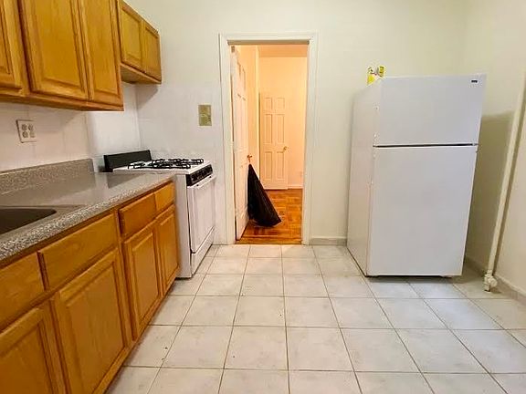 2nd image of 32-34 41st St #C2
