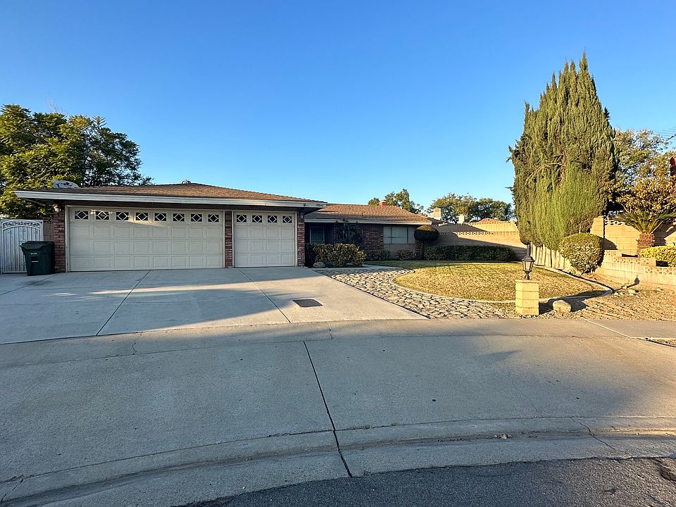 1st image of 15840 Rainbow Dr
