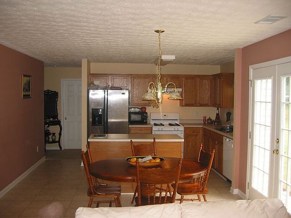 5th image of 2704 Plennie Ln