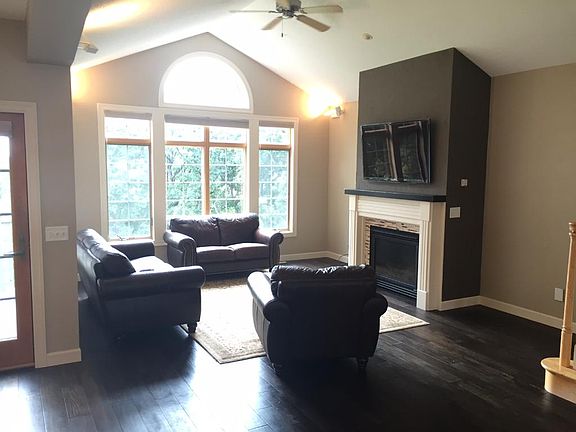 5th image of 943 Oakcrest Dr