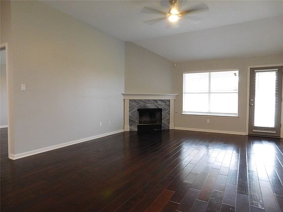 4th image of 651 Columbine Ave