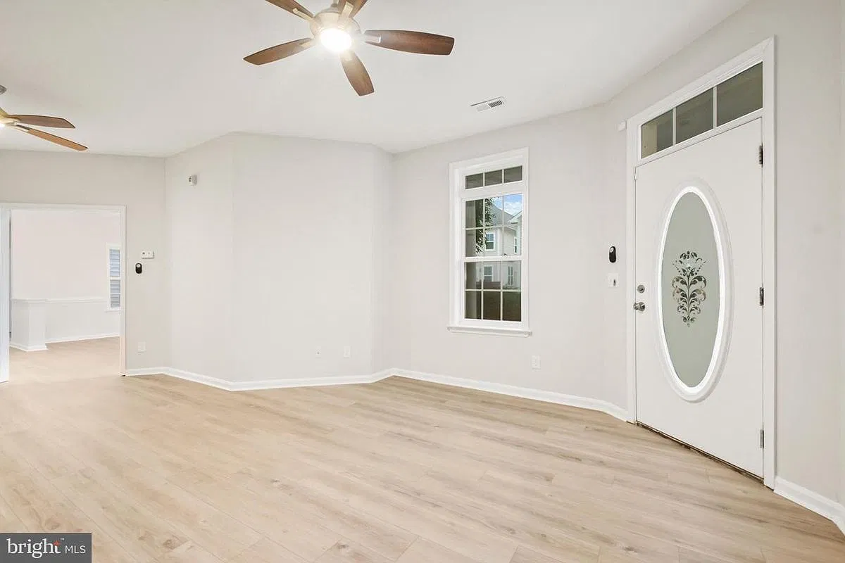 3 bed, 3.5 bath, 2398 sqft, $2,400 — Photo 4
