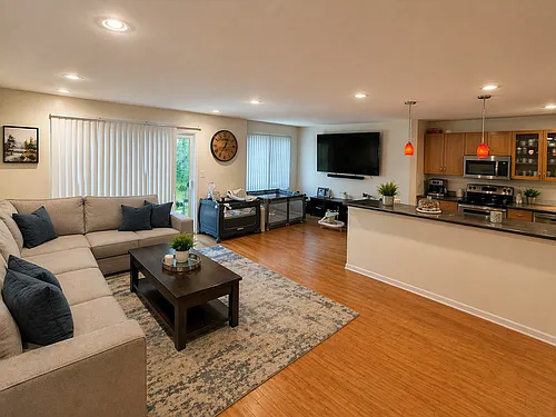 878 Swan Ln Photo 1
