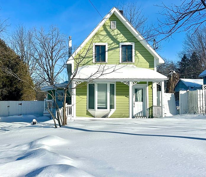 1st image of 983 Cameron St
