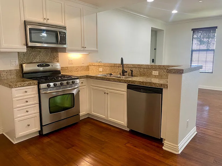 1518 Valencia Ave — Photo 5