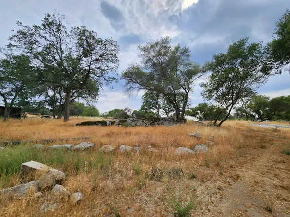 32516 Lockwood Ln, Prather, CA 93651