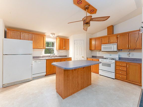 4th image of 24075 Willow Place
