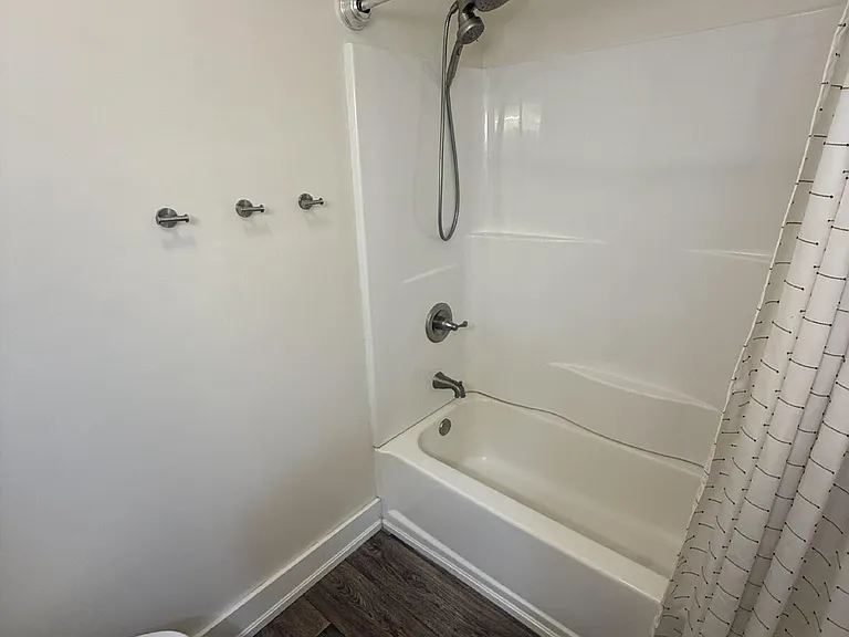 916 Schiller Ct — Photo 13