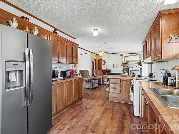 5th image of 108 Twisted Oak Ln