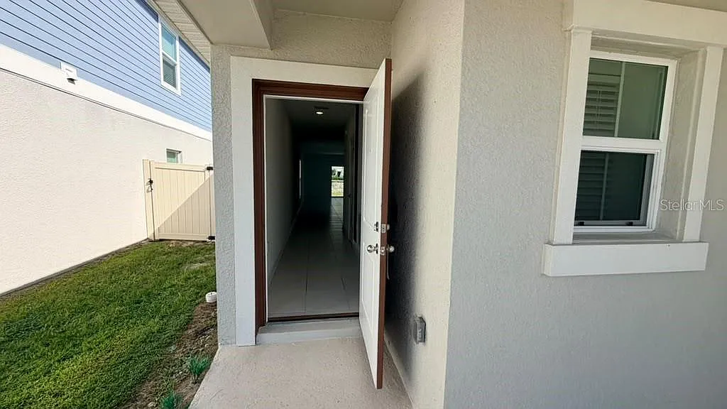 3 bed, 2.0 bath, 1735 sqft, $2,095 — Photo 3