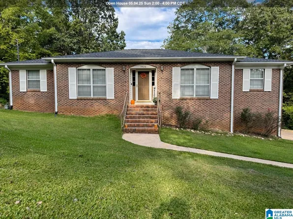 1436 Navajo Trl, Alabaster, AL 35007