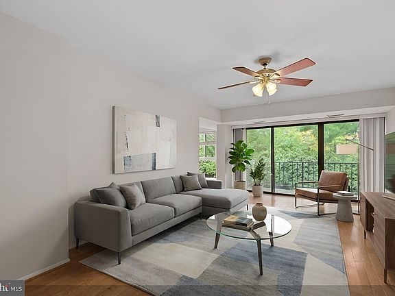 2nd image of 2060 Royal Fern Ct Suite 11A