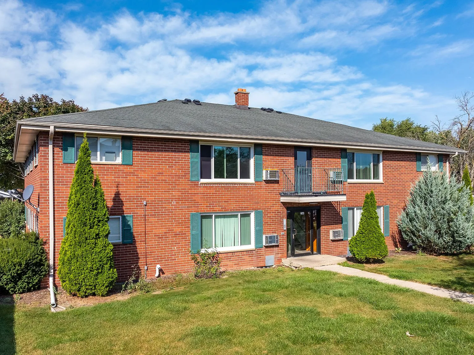 Evergreen Terrace Apartments — Photo 1