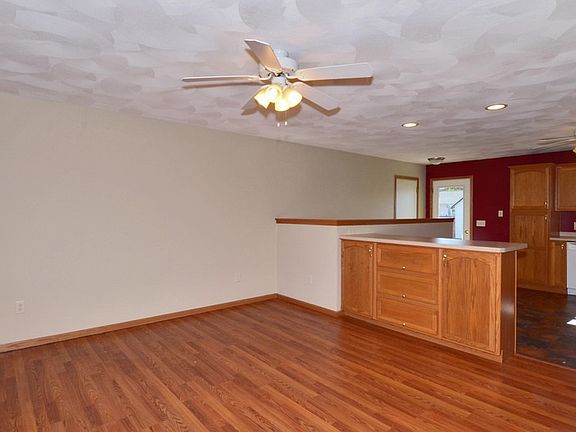 4th image of 2703 Sylvester St