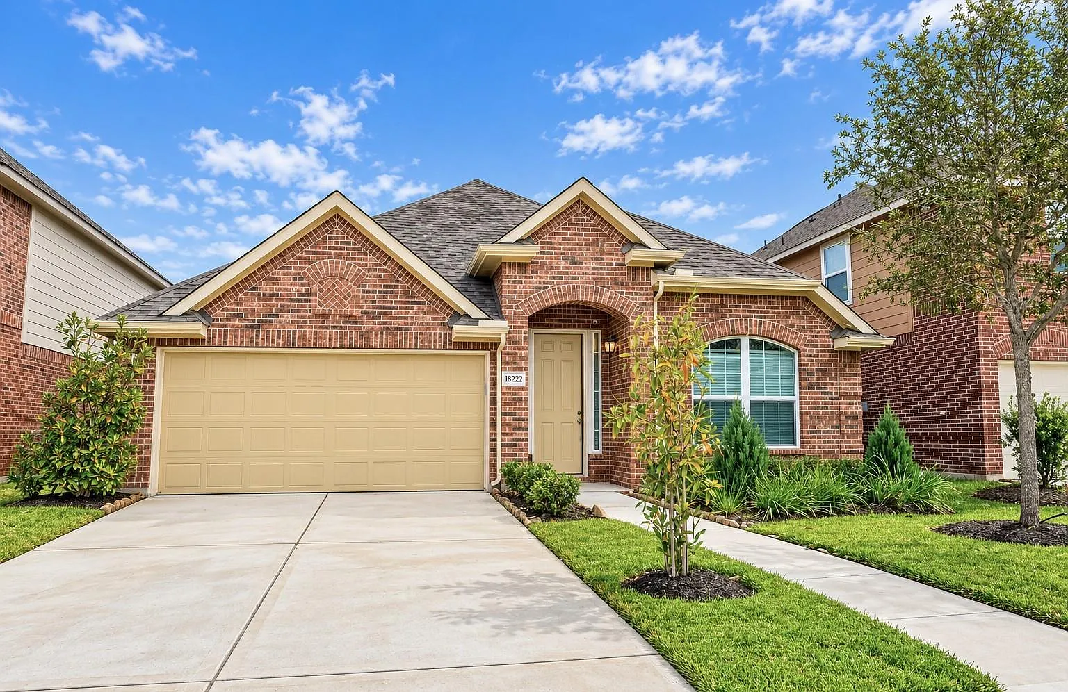 4 bed, 2.0 bath, 2162 sqft, $2,395 — Photo 2