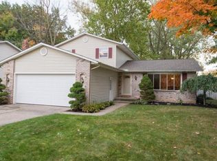 213 Winthrop Dr, Elyria, OH