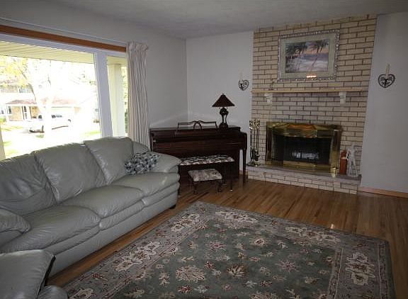 3rd image of 3305 Selkirk Dr