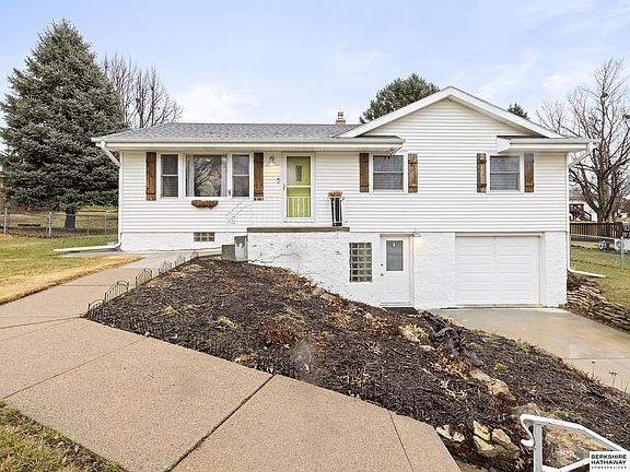 2nd image of 3521 N Main Cir