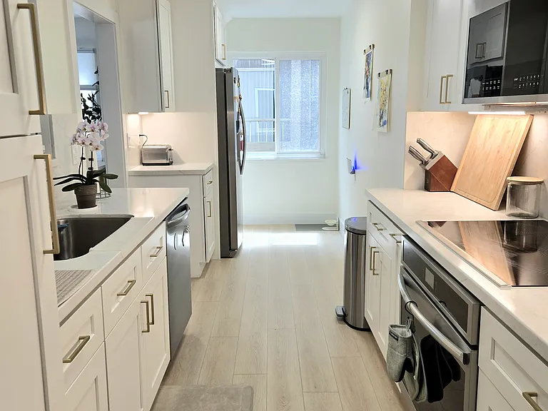 330 Vernon St — Photo 6