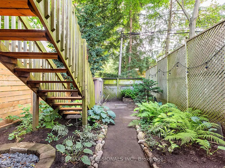 4 Runnymede Rd — Photo 44